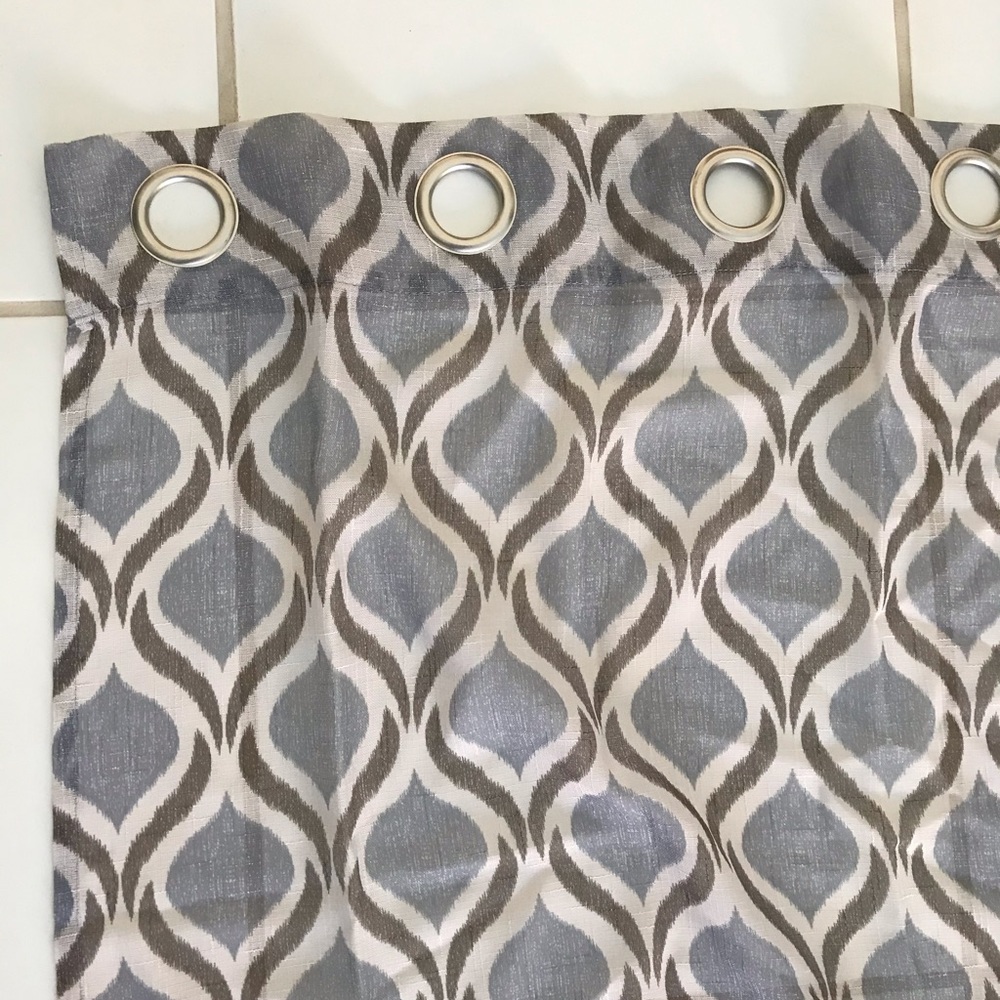 Curtains - Picture 2 of 3